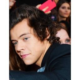 hii! please loves, go and follow @skatewithlouis she's lovely and she needs followers! thanks xx
