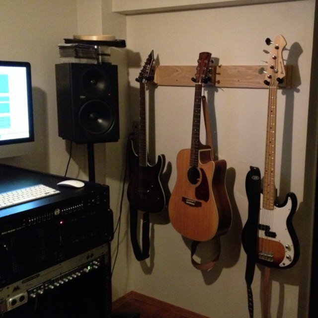 Millwright, musiclover, webdesigner, father.