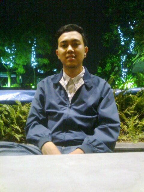 Personil orkes dangdut grobak dorong