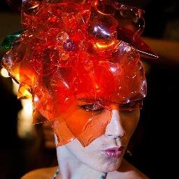 ModayDesfiles es un proyecto para difundir la información mas relevante e importante del mundo de la moda, las pasarelas y los desfiles de modelos.