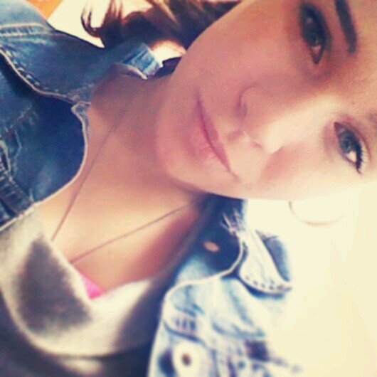 Hi! i'm Réka, i'm 15, And if you follow i'll follow back :)