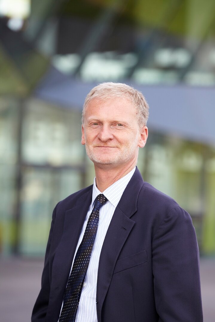 Expert on climate change and urban sustainability.