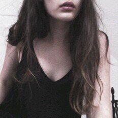 crystal malik ~ sorella (inventata) di zayn malik. ~ 18 ~ single.