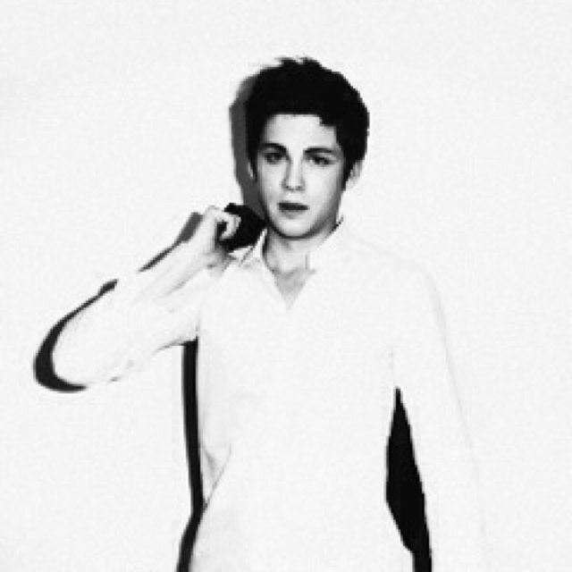 Here's a free follow from @sofangirlx so it would be sweet if you follow her! :)