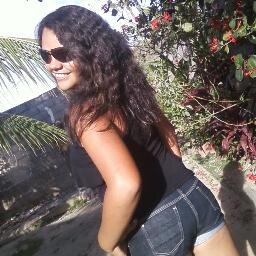 garota espontania linda e alegre, gosto de trata os outros bem