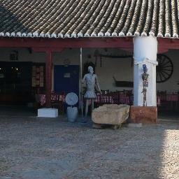 Medalla al mérito turístico. Desde 1966. Primer premio de Gastronomía Castilla-La Mancha. Restaurante. Bodega-Bar. Alfar, Souvenirs. Sala de exposiciones