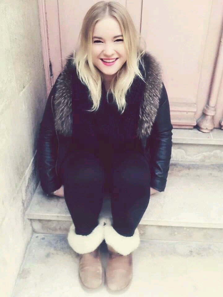Every wound leaves a scar, and every scar tells a story. A story that says I survived.♡
 
 Bourges.