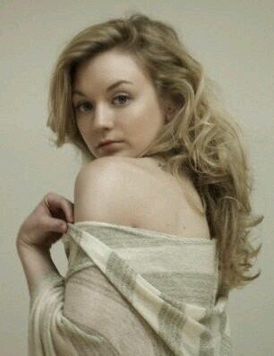 Hi I am beth greene im 17 , I have a sister name maggie *single *