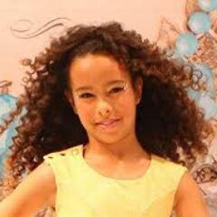 Oi,meu nome é Julia Olliver e vou interpetrar a Pata em Chiquititas.Perfil unico e oficial.