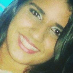 “A imaginação é mais importante que o conhecimento. O conhecimento é limitado. A imaginação envolve o mundo.”
