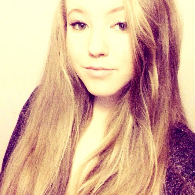 Hey.. I'm single .My fav colour is blue and red ! I'm 15 :p  I love music .. ❤️