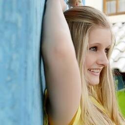 Não chore ao ver momentos felizes acabados..mas sorria ao lembrar que um dia eles existiram.. ;P