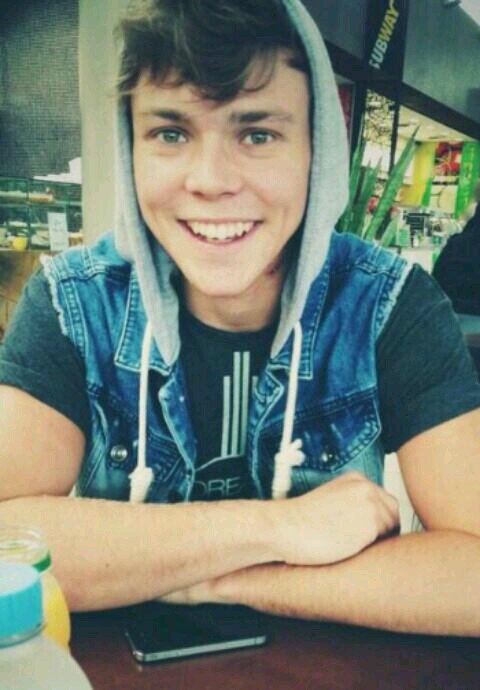 free follow! please follow @stellamarie98 ♥
