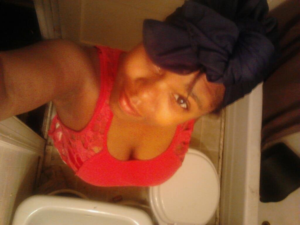 5'5,Bi,Fav. Kolor Bby Bluee,Love Dancing,Love Singing