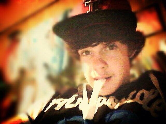Im 16 years young, I am taken by the best!! (: I like to hangout with friends every chance I get, bigg sports fanatic!! (: