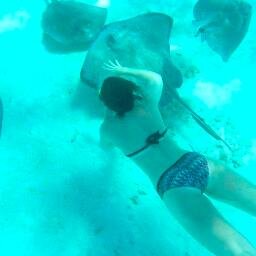 idling wanderlust. all adventurous women do.