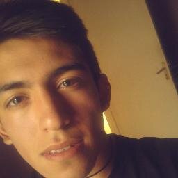 Me llamo Diego tengo 17 años. Soy de Chile, vivo en concepción :) soy alegre, capaz de ayudar a la gente y tierno, amo el fútbol