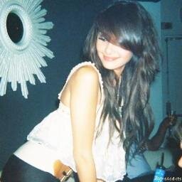 CrayCrayAnnie's profile picture. I fight to survive… I am not weak.