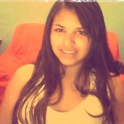 Sou uma garota mto legal,estrovetida e mto divertida...