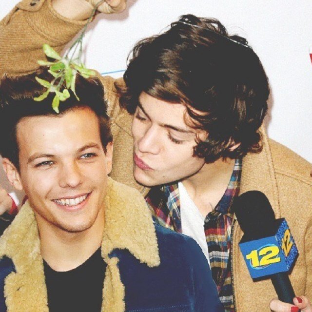 FOLLOW @larrysdiaryx WE FOLLOW BACK