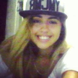 18 anos,de Fortaleza, estudante de enfermagem,amante de livros,rap,praia,animais,amor e sossego!