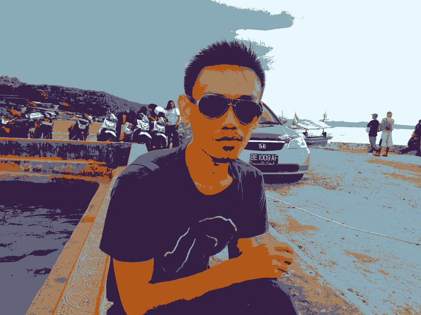 aku adalah anak manusia yang disebut lelaki karena sebuah benda didalam celana dalamku | seorang PNS merangkap tukang ayam.