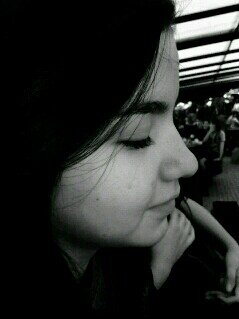 ems....nosé.1D/5sos/dibujar/comer/pelear a combos/juguetona/risueña/crazy mofo/obsecion con poder adelgasar/bilingüeokno/1D/1D/y eso u.u