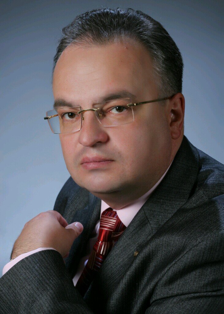 сам танцую и пою, сам билеты продаю