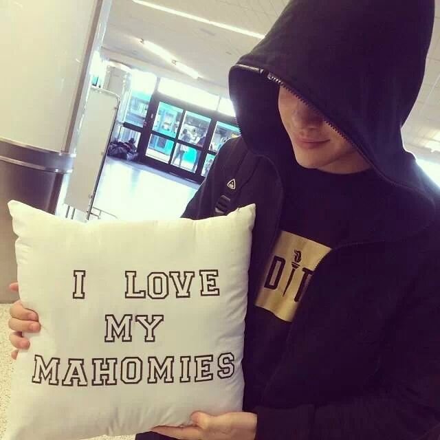 soy una mahomie orguyosa de ser mahomi y mayor sueño es conoser a austin, mahone
