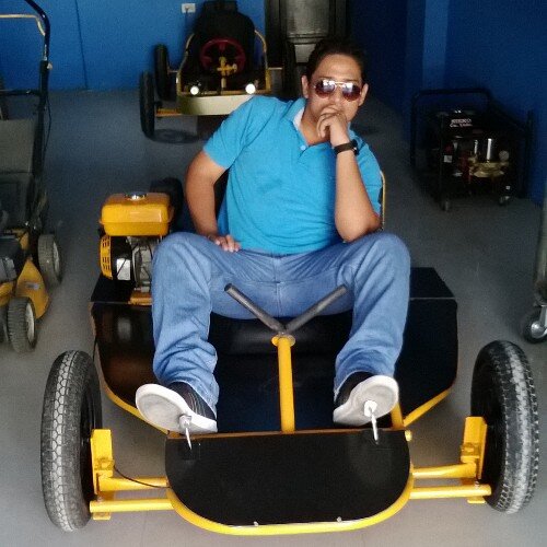 Amante de la velocidad y del deporte tuerca.. Piloto de Quirola Motor Racing Club..