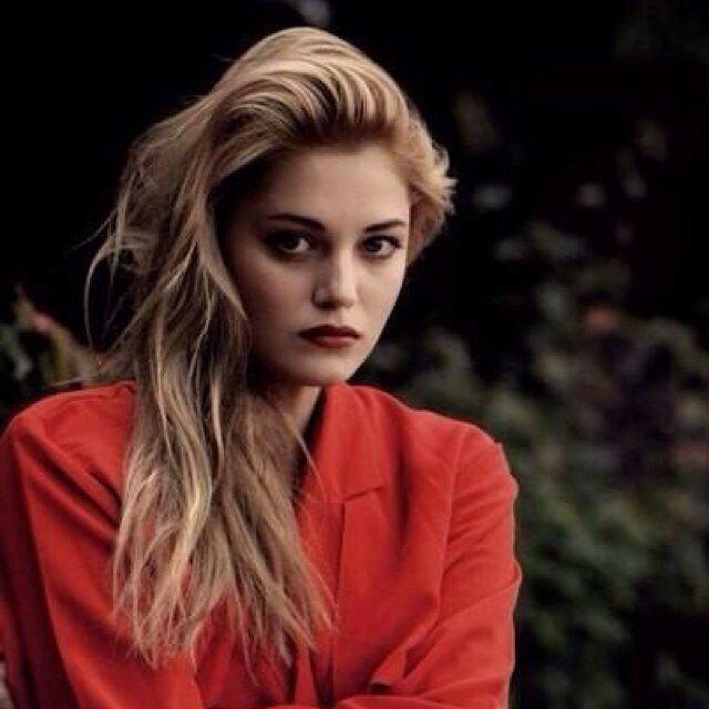 A voice lacking a voice, I use the subtle gift of poetry to convey the labyrinth of a mind. [THG-Mute-RP]