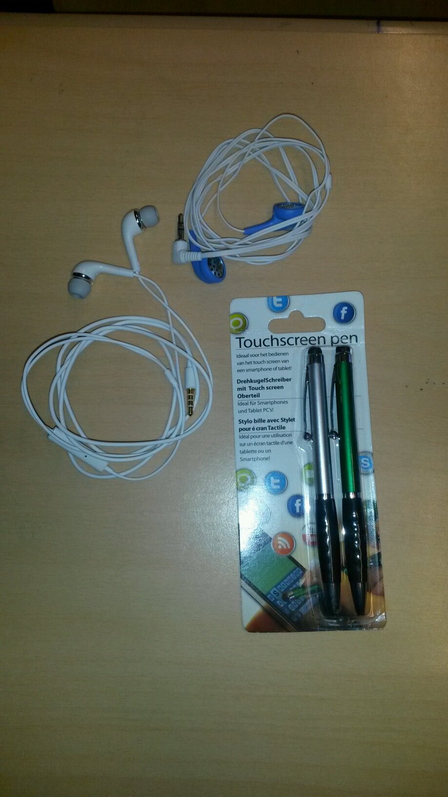 je kunt bij ons gagdets  bestellen . bij elke aankoop van €5,- een touchpennetje gratis.