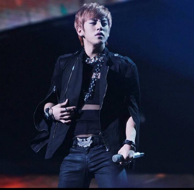 Annyoung ha saeyo~ I'm Jhongdum oh!!Jung Daehyun-0-;;ha ha ha thanks to follow me.And I'm stay HII Fam-.- ok?