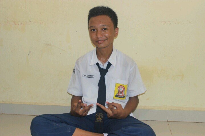 Follow yang ini aja @dyo_iswanda ^_^