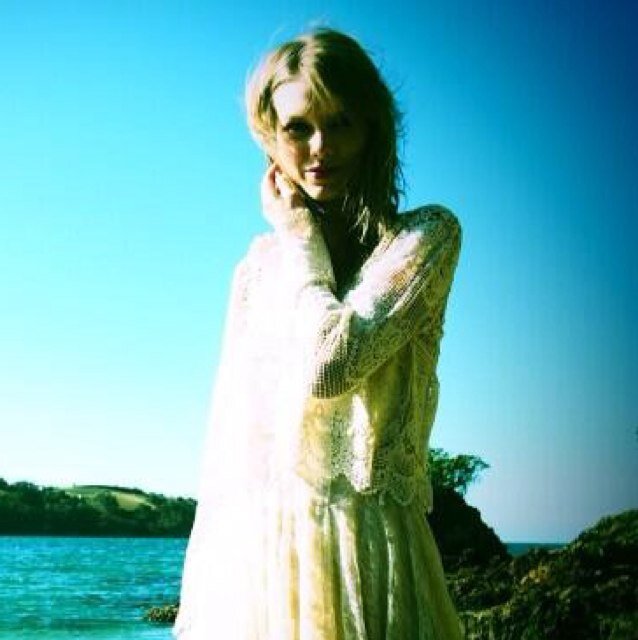 it feels like a perfect night to meet Taylor ~10/8/11 & 5/25/13~