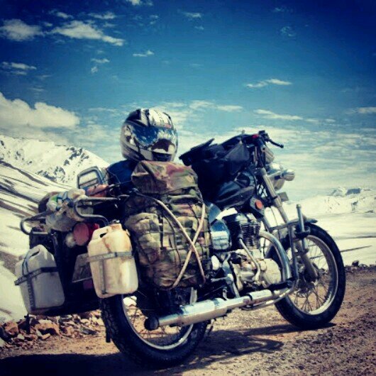 aneeshpatnaik's profile picture. Fauji Brat, Lawyer, Auto enthusiast, Foodie, Biker, Movie Buff, Flirt, Want to Travel, Critic and Legal Recruitment Consultant.