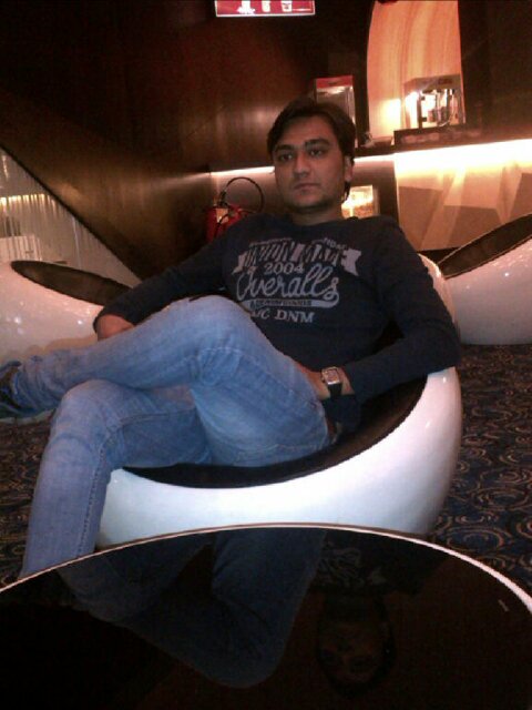 see dreams as large as possible becoz god never take any price for see dreams and then after hardly try to get success them...