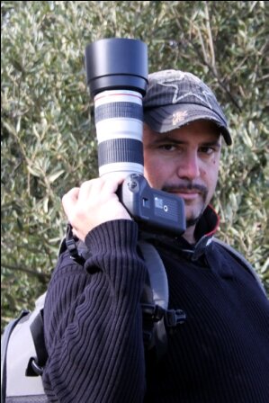 quasi veterinario, attivista animalista, ambientalista, fotografo, scrittore, giornalista, agricoltore alternativo ecc ecc