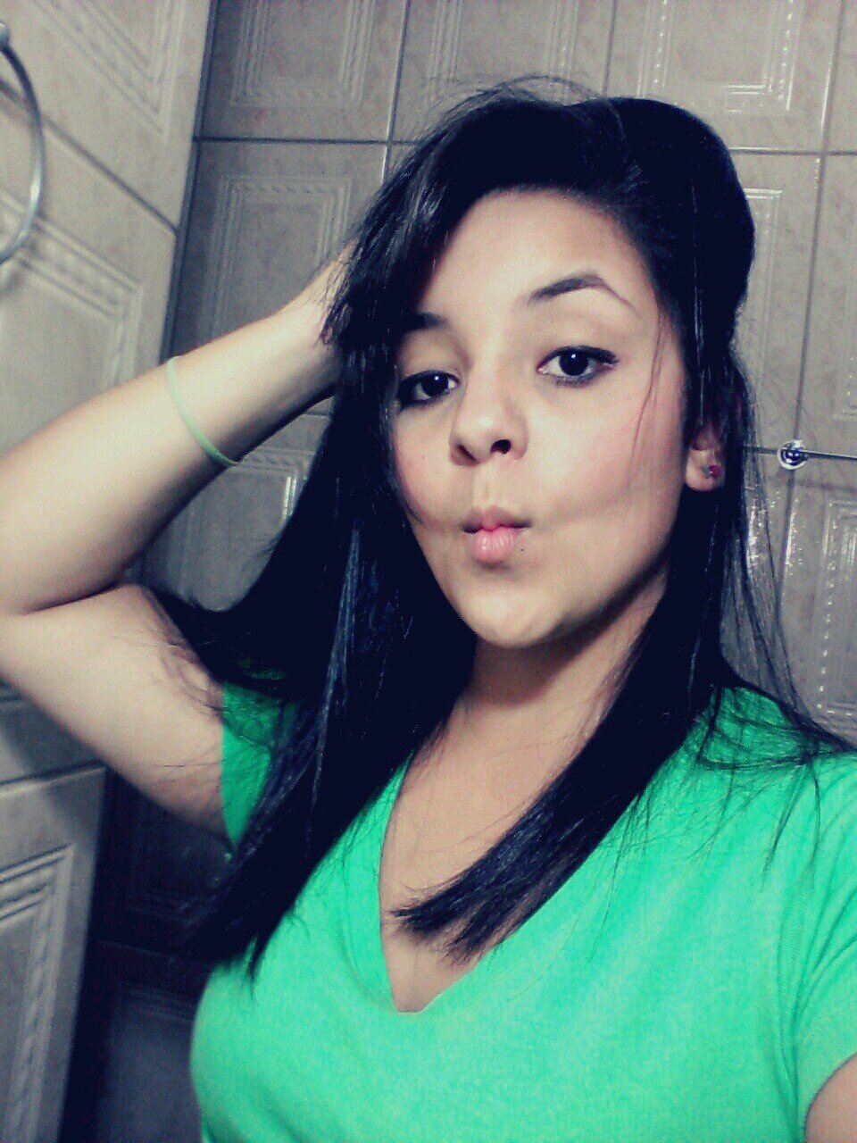 seus olhos tinha o brilho das cores da aquarela e seu cabelo ao vento era a paisagem mais bela ♪♪ ♥
