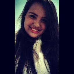 Pois quando mais precisei, com poucos pude contar só assim percebi, com poucos quero estar ♫