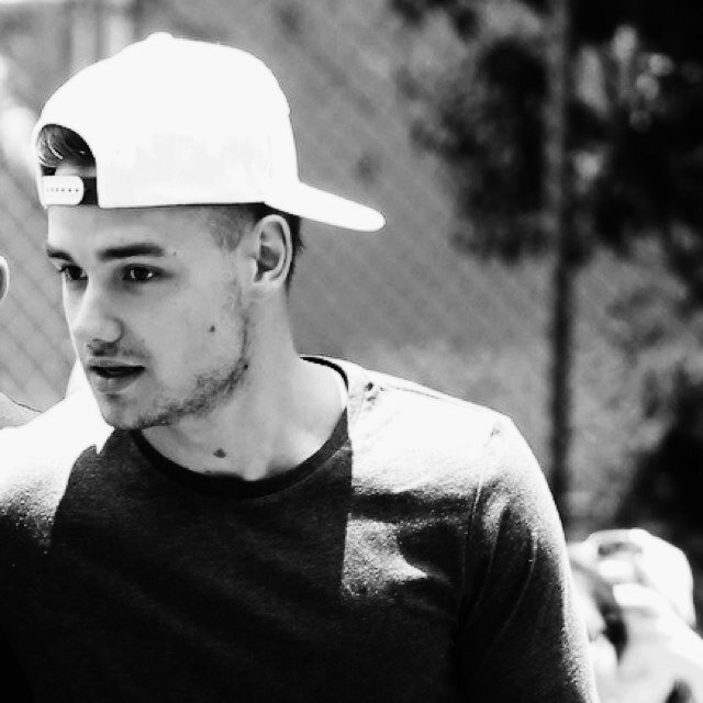 Hi Liam Payne here! Talk to me i dont bite:)