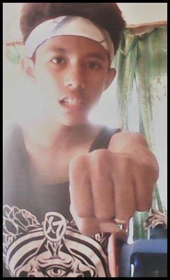 Yang lain bersandiwara gue apa adanya ☺