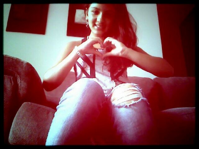 No te preocupes por lo q digan los demas ..... *-*
