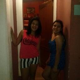 Holaaaaa..:3 me llamo jimena paez :3 y me gustan las milanesas con pure :3 y soy BELIEBERS :'3