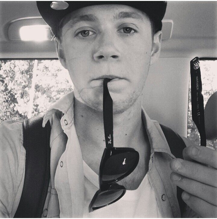 you just got a free follow from @tomlinsnowman , so go follow her if you like!