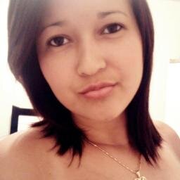 Não fique triste, olhe para o céu e veja que o sol também está sozinho, mas nem por isso deixa de brilhar. 17 anos é sagitariana :D