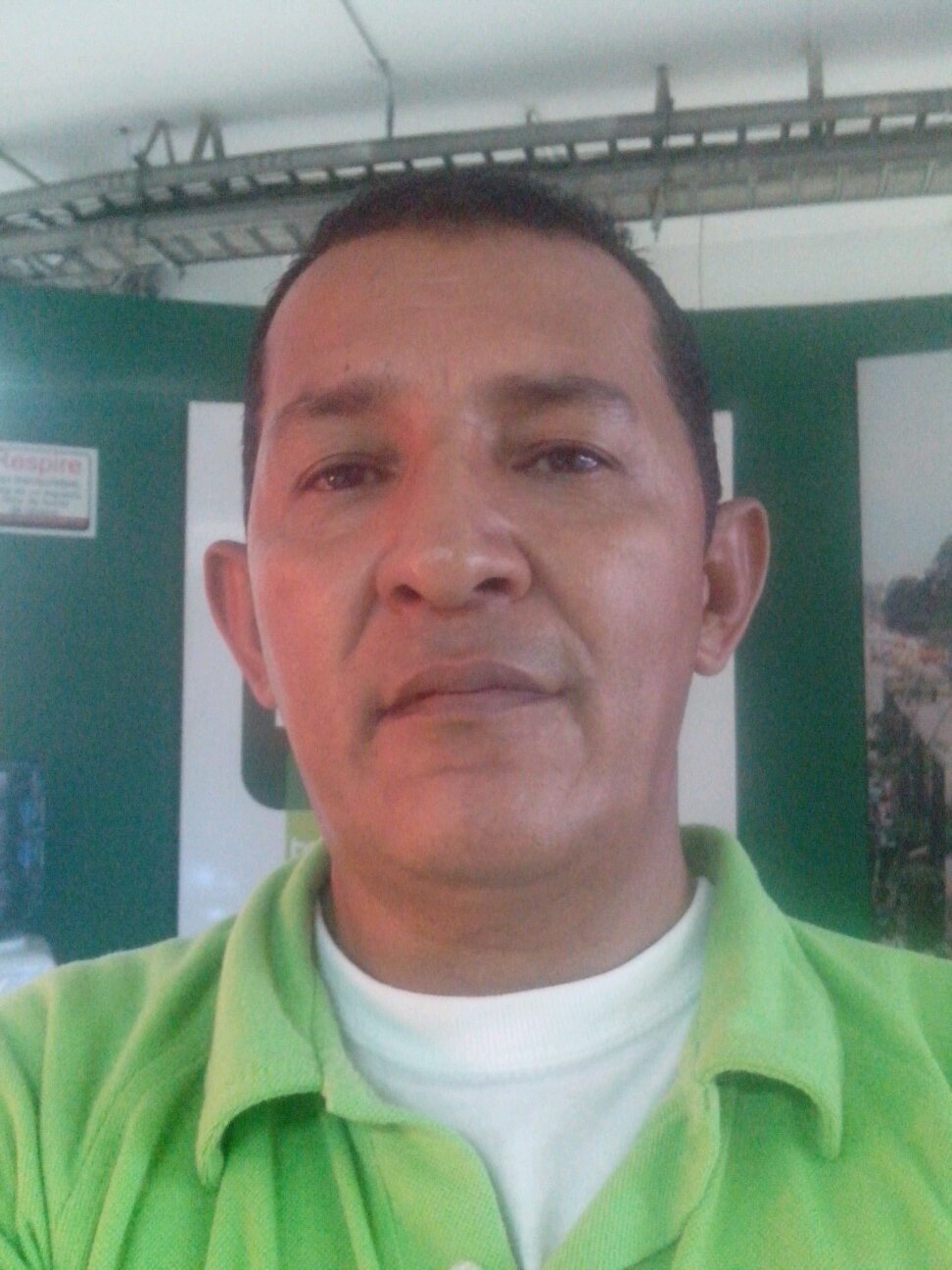 soy un hombre normal como todos con satisfacciones  y alegrias pero también con desazones como todos