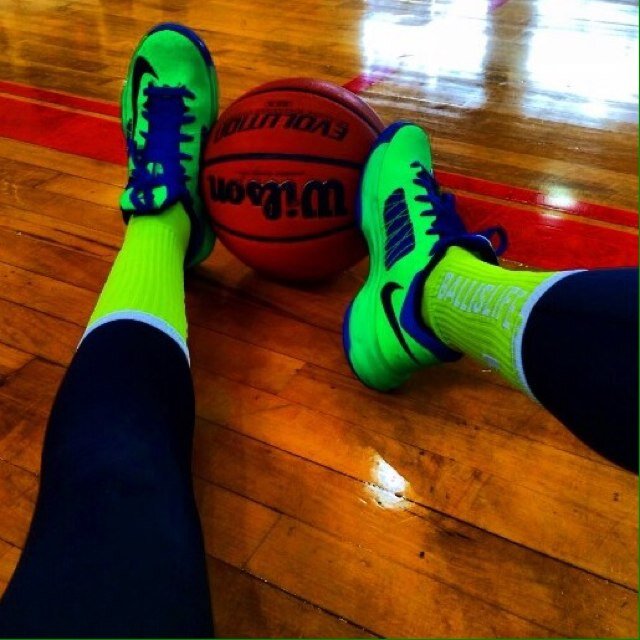 I hoop. D1 bound. I tweet for all the basketball lovers. Follow me. #ballislife