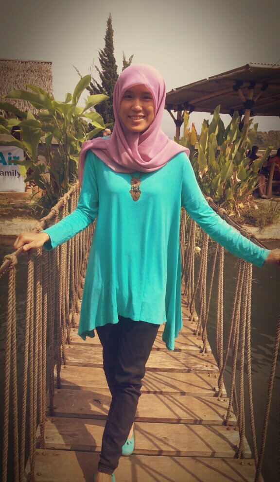 a girl who lives in her worldlicious :)