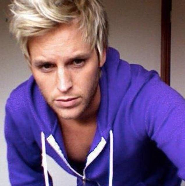 professional poker player and a bit of a rotard! Instagram james_tomlin